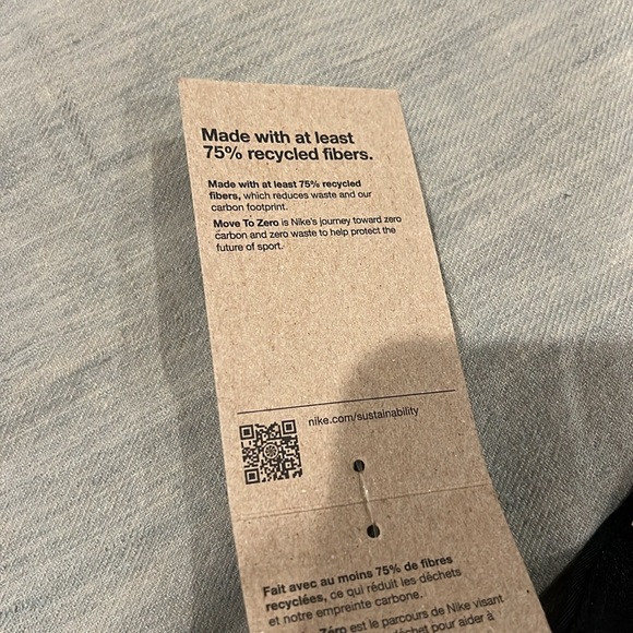 🚫SOLD🚫NWT Nike Black Swim Top - Picture 4 of 4